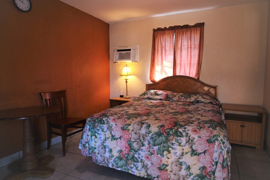 More Photos Of 7330 4th St N, Saint Petersburg Hotel For Sale