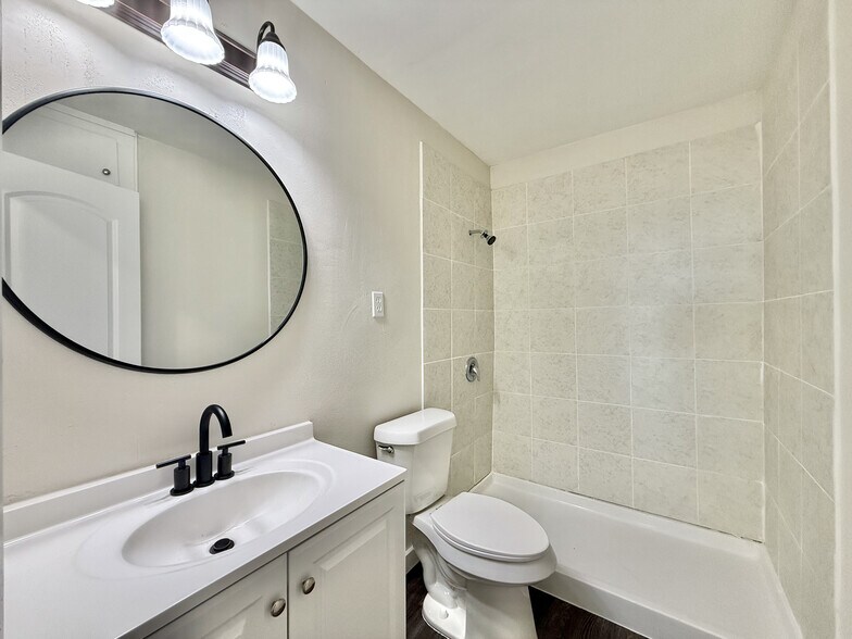 More Photos Of 5821 Limmer Loop, Hutto Warehouse For Lease