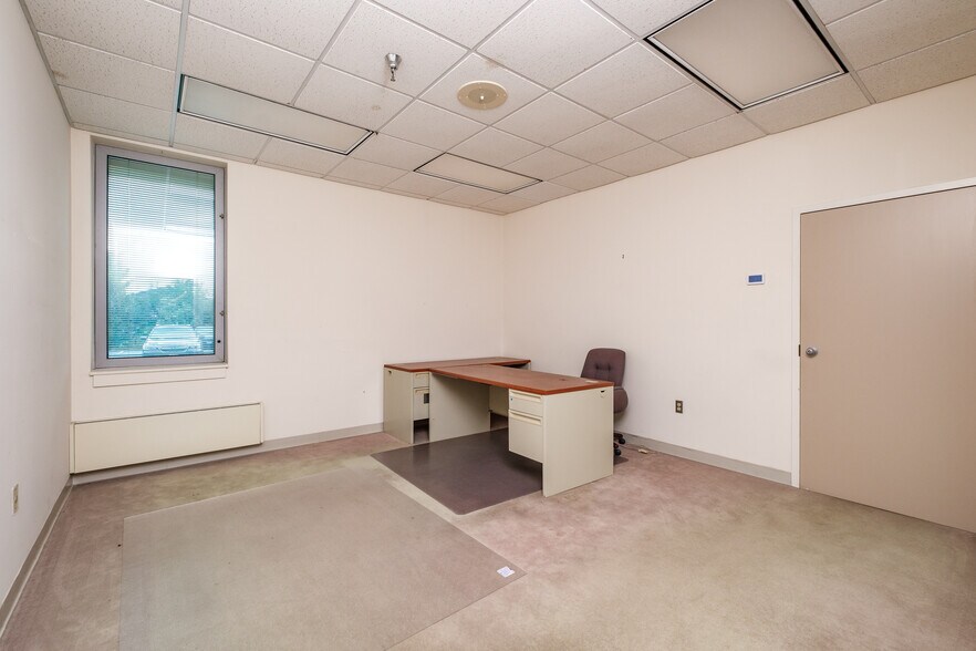 More Photos Of 147 Dinkel Ave, Mount Crawford Medical For Lease