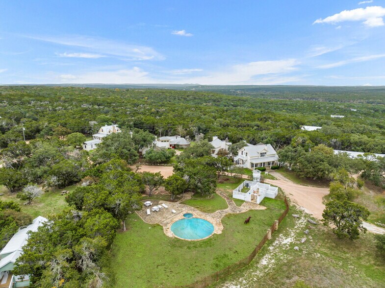 More Photos Of 251 Circle Dr, Wimberley Hospitality For Sale