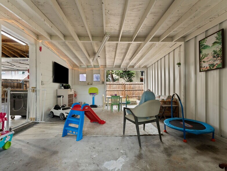 More Photos Of 200 66th St N, Saint Petersburg Office For Sale