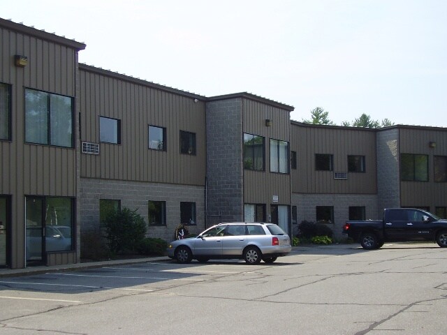 More Photos Of 41 Industrial Dr, Exeter Service For Lease