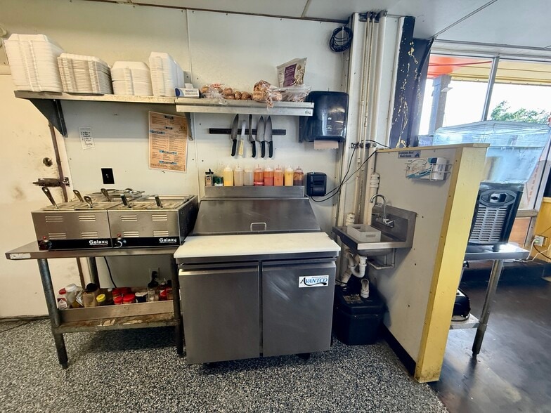 More Photos Of 1314 S Adams St, Tallahassee Convenience Store For Lease