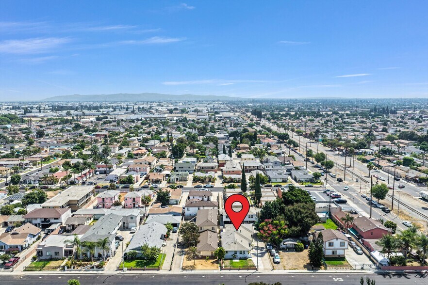 More Photos Of 6142 Vinevale Ave, Maywood Apartments For Sale