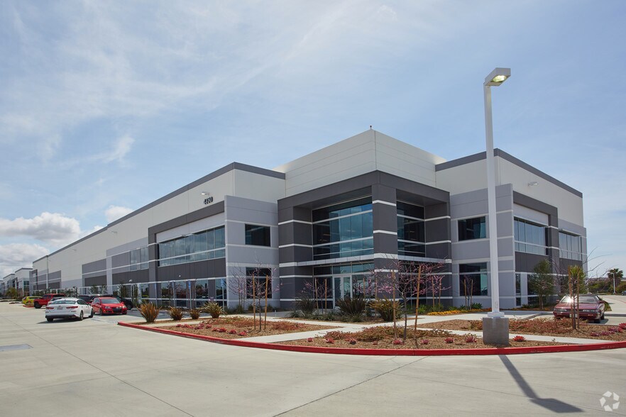 More Photos Of 4350 Conant St, Long Beach Warehouse For Lease