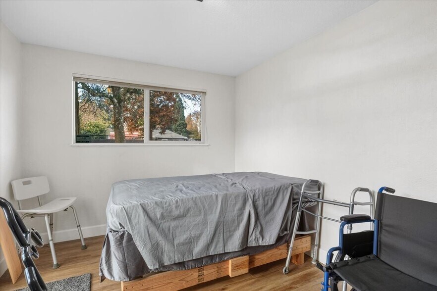 More Photos Of 2115 E 27th St, Vancouver Office For Sale