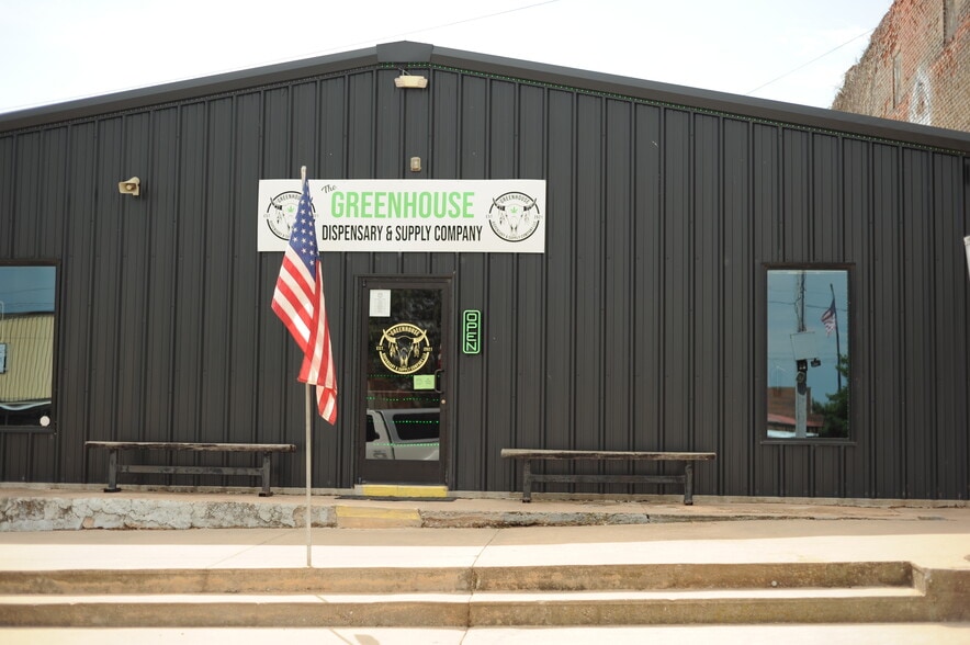 Primary Photo Of 108 Evans Ave, Apache General Retail For Sale