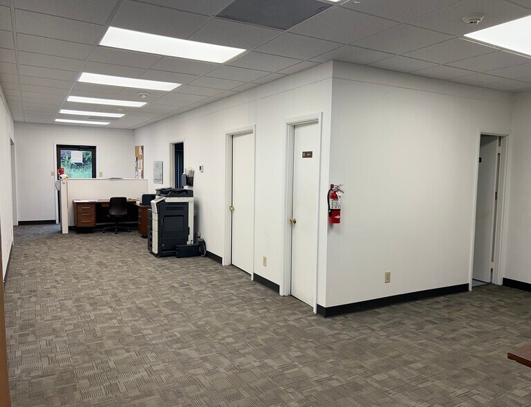 More Photos Of 1703-1705 Holbrook St, Greensboro Light Manufacturing For Sale