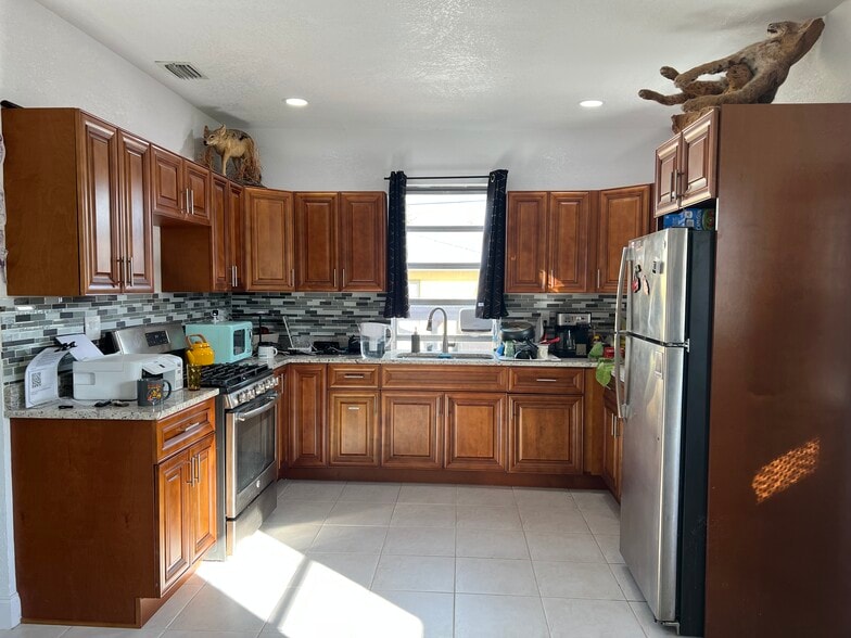 More Photos Of 2021 Thrace St, Tampa Office Residential For Sale