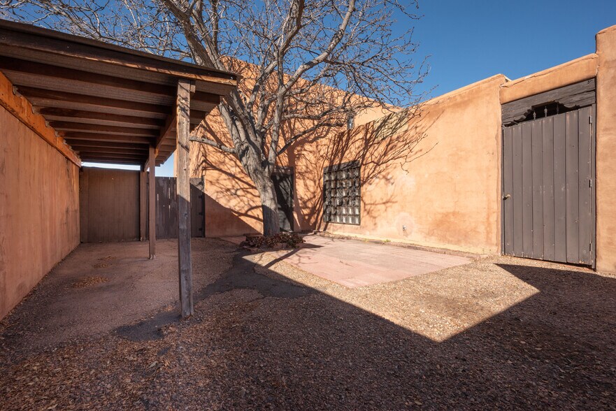 More Photos Of 1400 Maclovia Ln, Santa Fe Office Residential For Sale