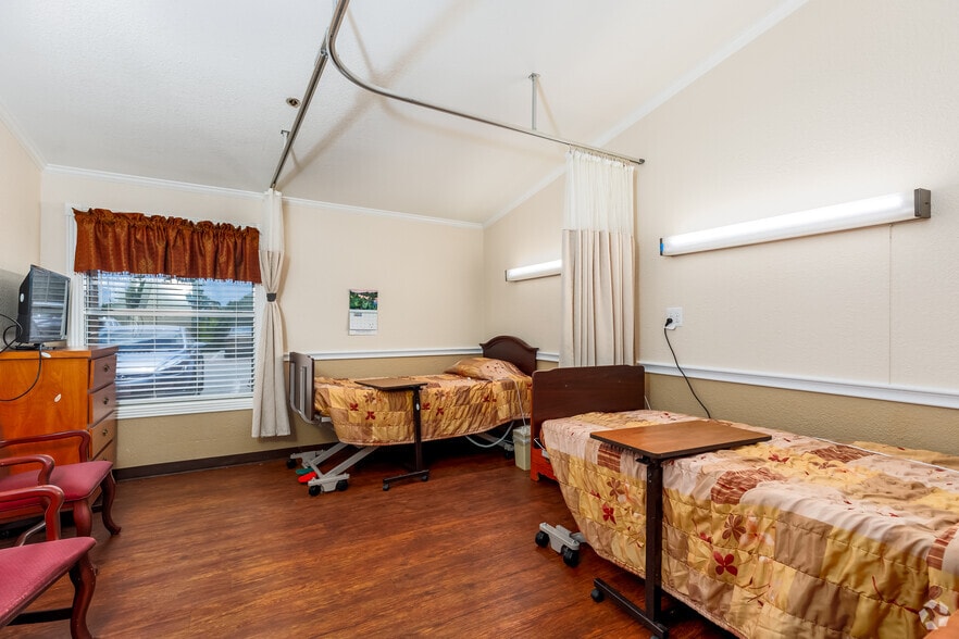 More Photos Of 2229 N Carroll Blvd, Denton Skilled Nursing Facility For Sale