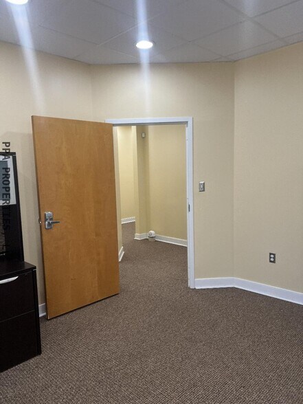 More Photos Of 3717 University Dr, Durham Office For Lease