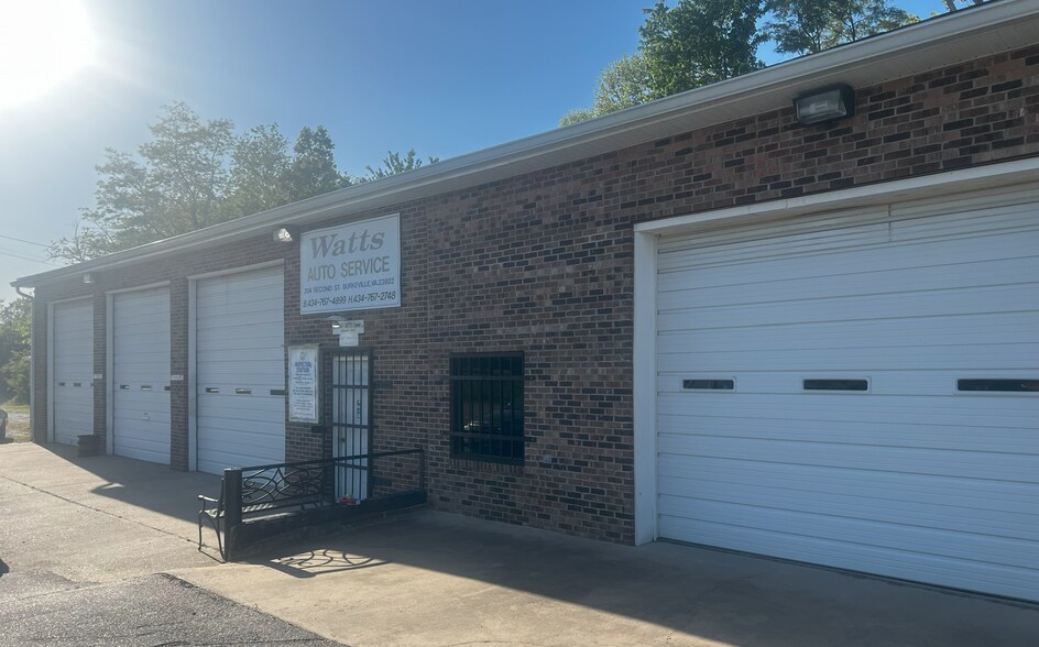 Primary Photo Of 204 2nd St NE, Burkeville Auto Repair For Sale
