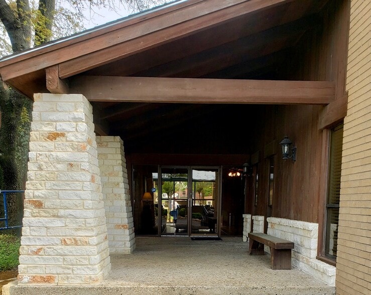 More Photos Of 711 N Jefferson Ave, Mount Pleasant Medical For Lease