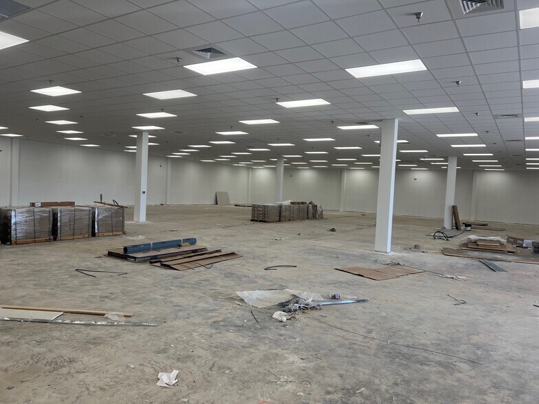 More Photos Of 1604 Ruth St, Sulphur General Retail For Lease
