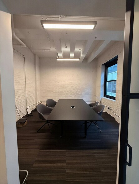 More Photos Of 11 W Illinois St, Chicago Loft Creative Space For Lease