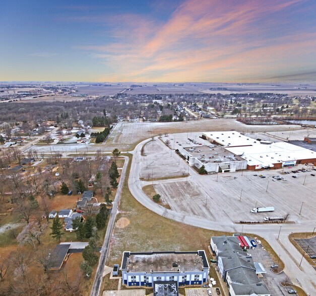 Primary Photo Of Hickory Point Ring Road mall, Forsyth Land For Sale