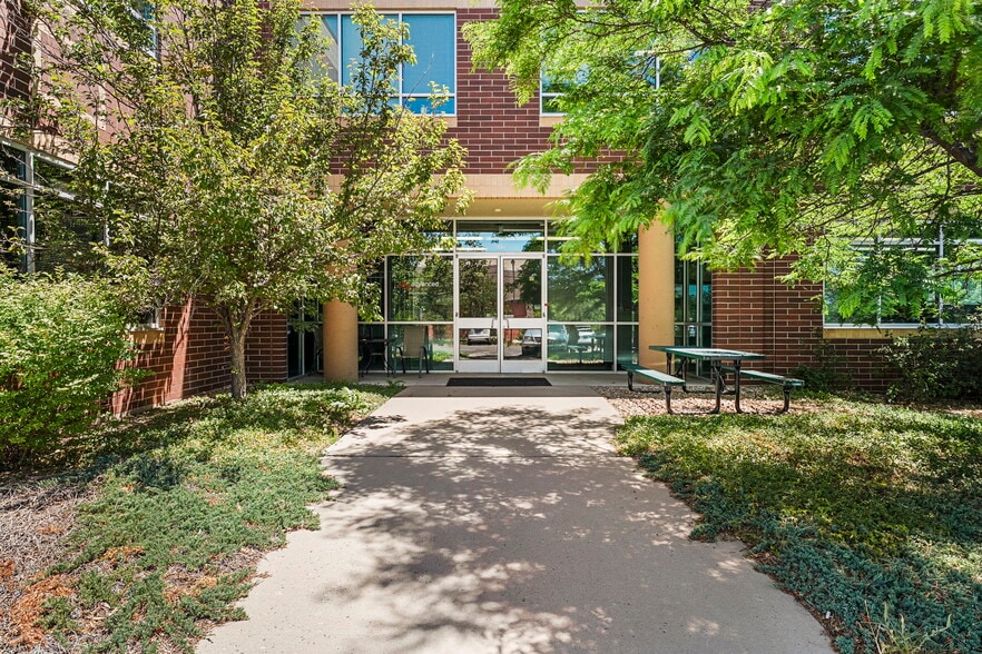 More Photos Of 861 Southpark Dr, Littleton Flex For Sale