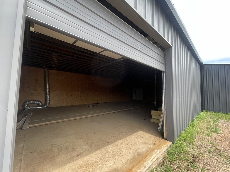 More Photos Of 5900 Moffat Rd NE, Piedmont Warehouse For Lease
