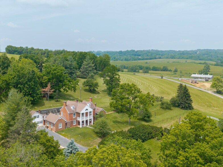 More Photos Of 610 New Hope Rd, Staunton Specialty For Sale