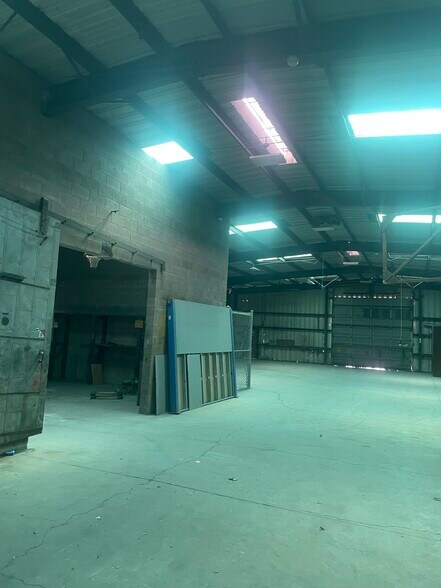 More Photos Of 1850 N 1st St, Dixon Service For Sale