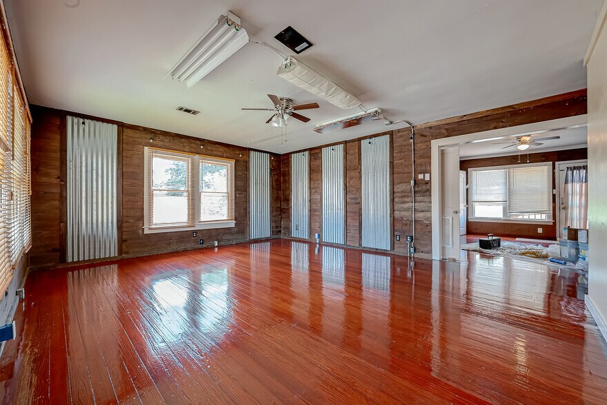 More Photos Of 1502 Main St, Seabrook Office Residential For Lease