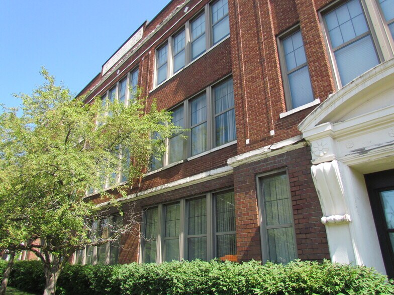 More Photos Of 15 E Washington St, Coldwater Office For Sale