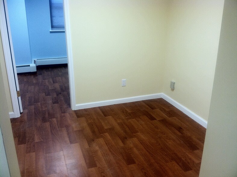 More Photos Of 1 Barstow Rd, Great Neck Apartments For Sale