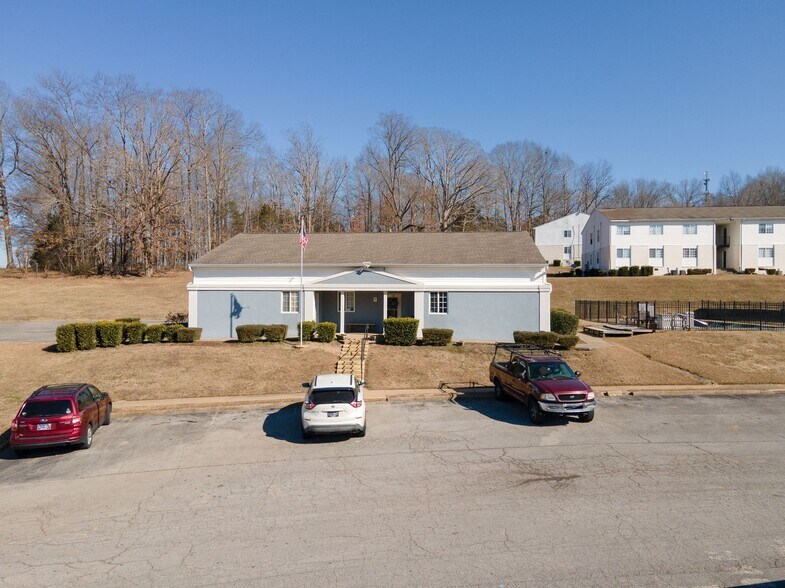 More Photos Of 1351 Avondale Dr, Clarksville Apartments For Sale