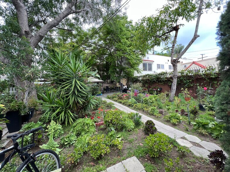 More Photos Of 1347 N Mansfield Ave, Los Angeles Apartments For Sale