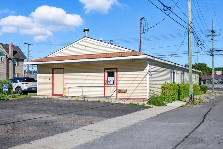 More Photos Of 136 Lake St, Penn Yan Freestanding For Lease