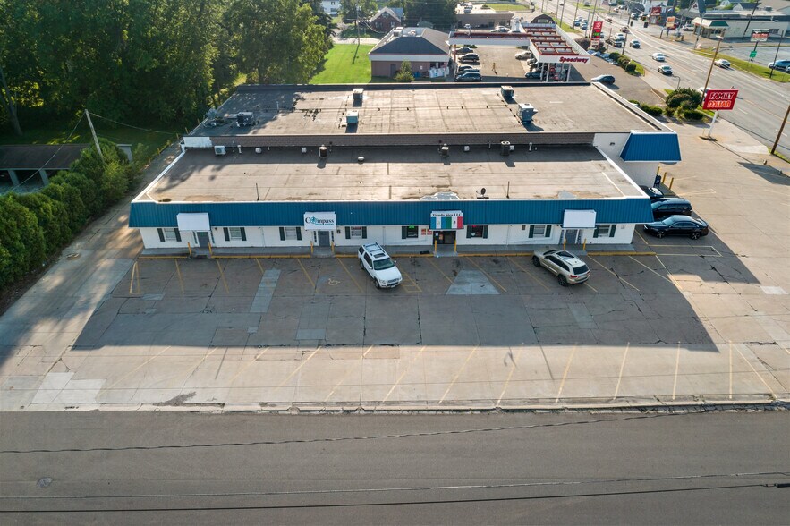 More Photos Of 3635-3643 Lincoln Way E, Massillon Freestanding For Lease