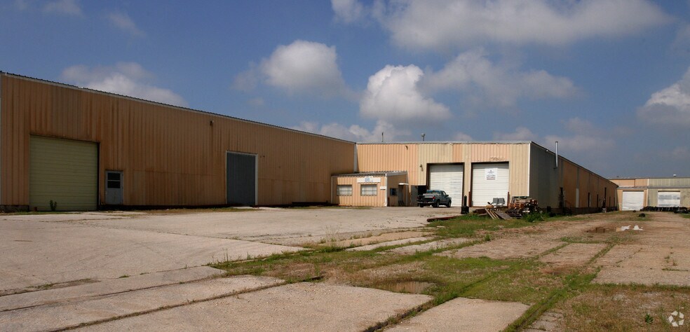 More Photos Of 8600 S I-35 Service Rd, Oklahoma City Warehouse For Sale