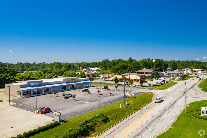 More Photos Of 200 E Louise St, Clarkesville Freestanding For Lease