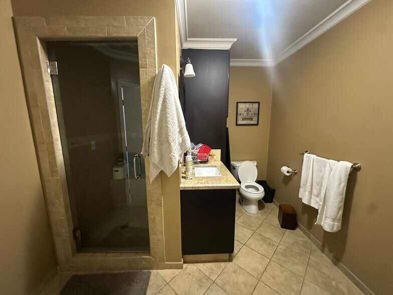 More Photos Of 3018 N North Coolidge Ave, Los Angeles Specialty For Lease