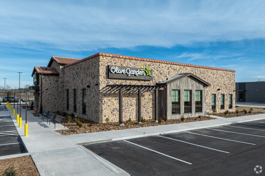 Primary Photo Of 3861 U.S. 412, Siloam Springs Restaurant For Sale