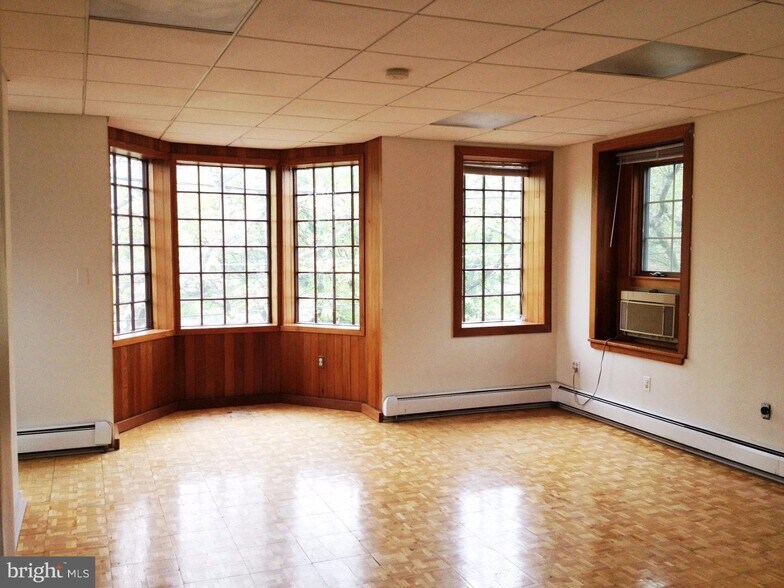 More Photos Of 18 W Evergreen Ave, Philadelphia Office Residential For Sale
