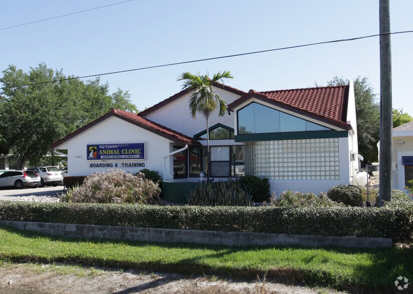 More Photos Of 11363 Tamiami Trl E, Naples Veterinarian Kennel For Sale