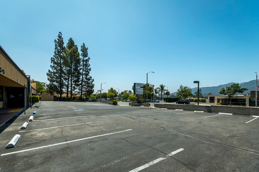 More Photos Of 2943-2947 Foothill Blvd, La Crescenta Medical For Sale