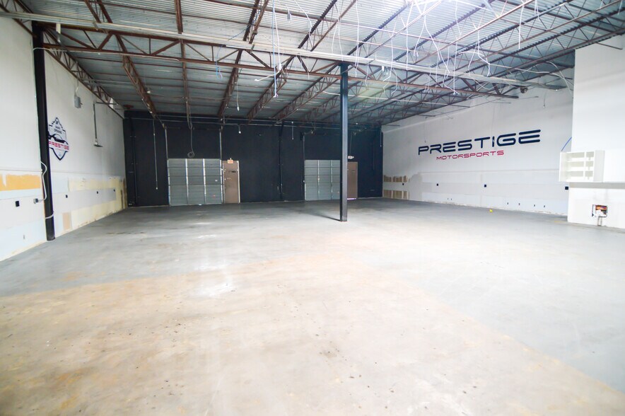 More Photos Of 403 E Ramsey Rd, San Antonio Research And Development For Lease