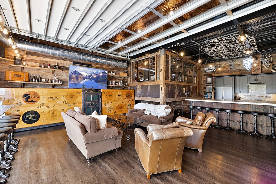 More Photos Of 148 Pit Ln, Pontiac Parking Garage For Sale