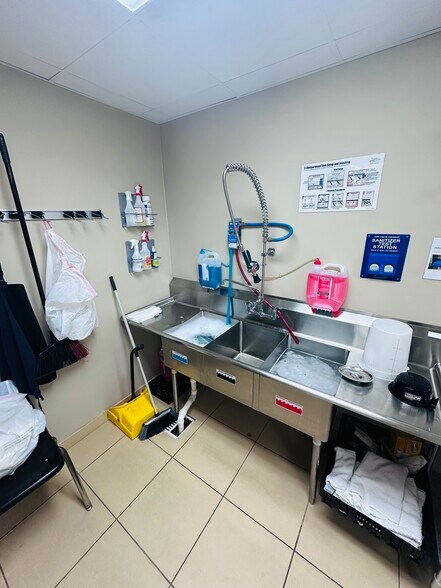 More Photos Of 4450 Rhea County Hwy, Dayton Hotel For Sale