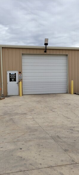 More Photos Of 4300 S US Highway 281, Pleasanton Warehouse For Lease