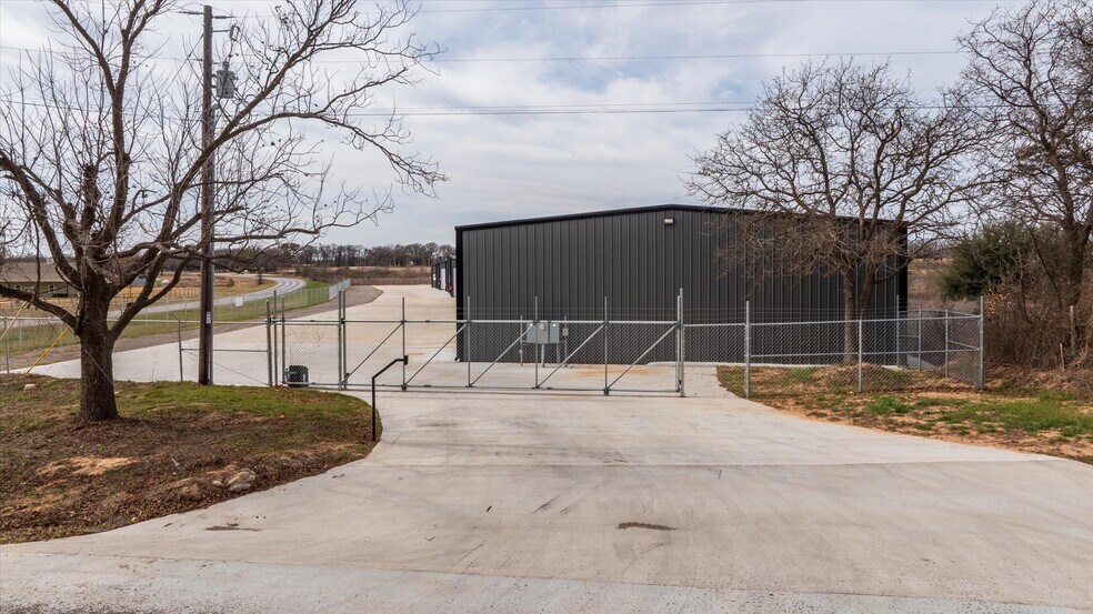 More Photos Of 3400 X A Meyer Ct, Granbury Specialty For Sale