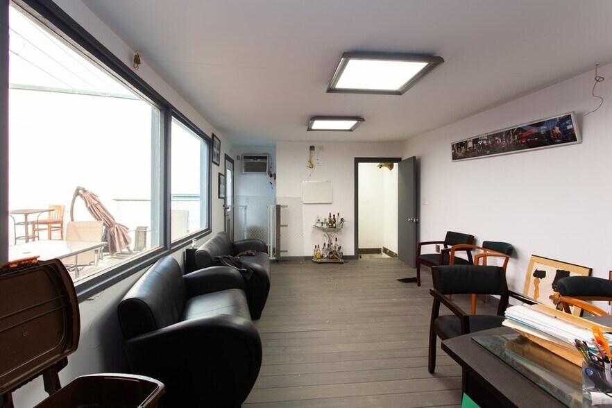 More Photos Of 910 Grand Ave, North Bergen Warehouse For Lease