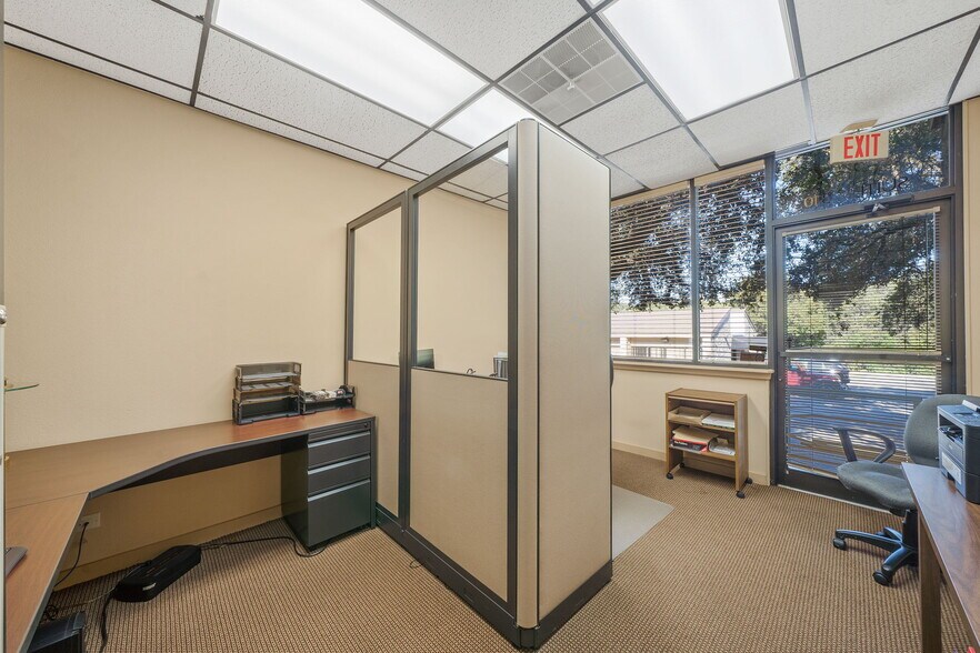 More Photos Of 10924 Vance Jackson Rd, San Antonio Medical For Lease