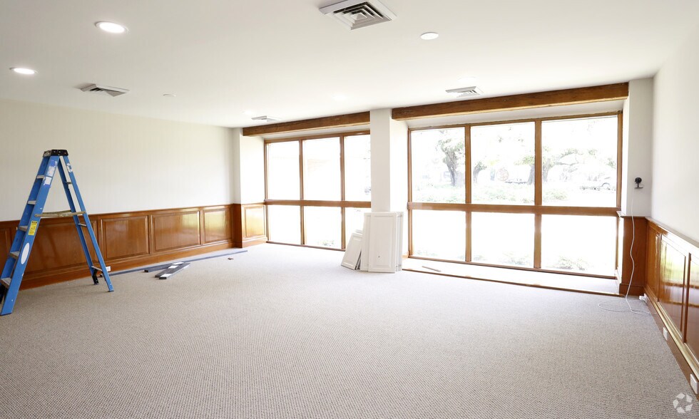 More Photos Of 7330 Highland Rd, Baton Rouge Coworking Space