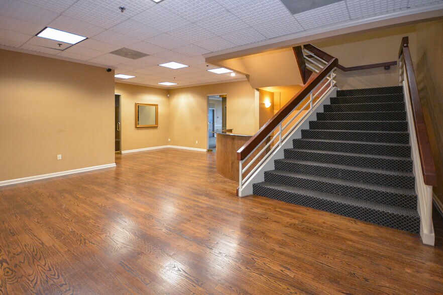 More Photos Of 900 S Shackleford Rd, Little Rock Office For Lease