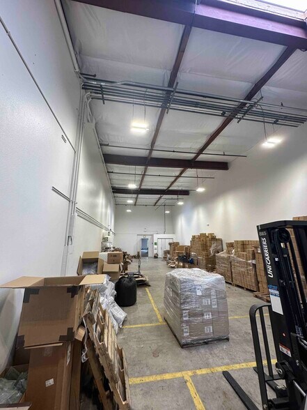 More Photos Of 340 Rancheros Dr, San Marcos Flex For Sale