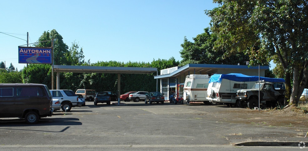 More Photos Of 988 River Rd, Eugene Auto Repair For Lease